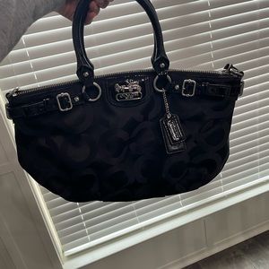 Coach Purse excellent condition! Comes with should have strap